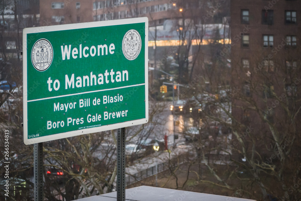 NEW YORK, USA - FEBRUARY 24, 2018: Welcome to Manhattan, Mayor Bill de Blasio - New York City, NY NEW YORK, USA - FEBRUARY 24, 2018: Welcome to Manhattan, Mayor Bill de Blasio - New York City, NY