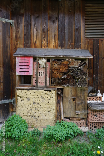 rustikales Insektenhotel