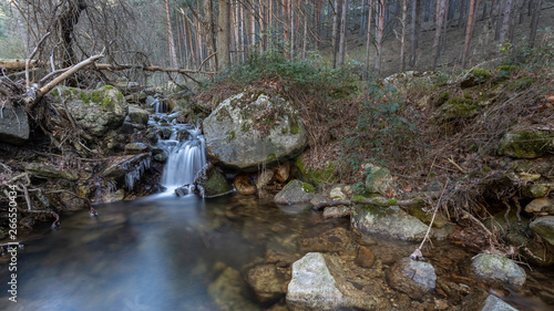 Obraz na płótnie small waterfall in a river near madrid w salonie