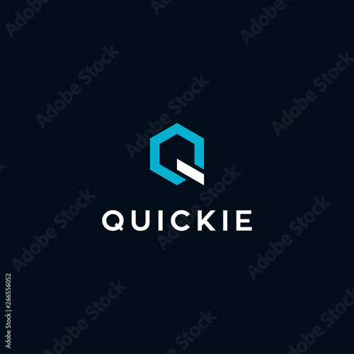Q letter logo design