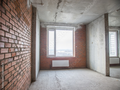 Concrete and brick walls in the apartment for repair © Виктория Еремина