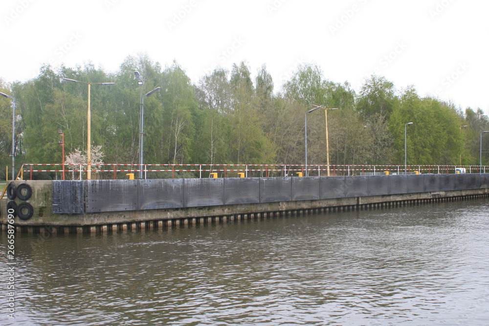 Fototapeta premium Kaimauer im Hafen