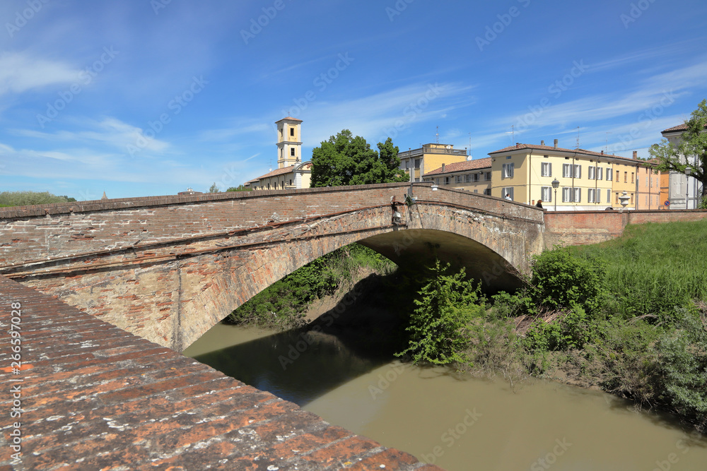 ponte di colorno in italia, bridge in colorno village in italy 
