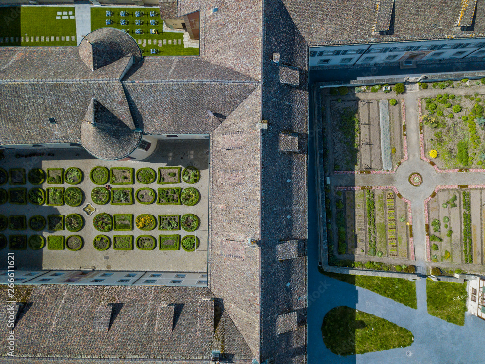 Obraz premium Aerial view of monastery courtyard with garden.