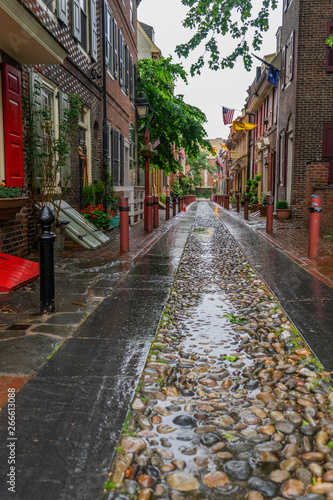 Fototapeta Naklejka Na Ścianę i Meble -  Elfreth's alley on a rainy day 