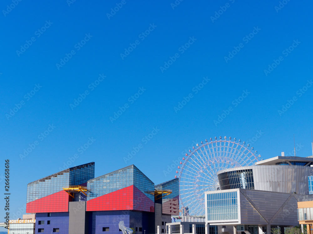 Naklejka premium 大阪港 海遊館と天保山大観覧車