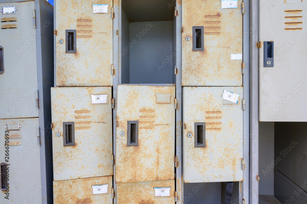 OLD RUST LOCKER