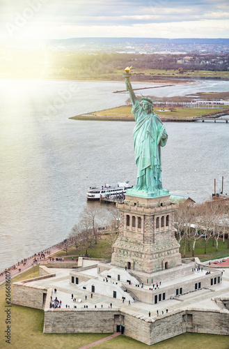 Canvas Print Statue of Liberty on Liberty Island and Ferry Boat with tourists, New York City