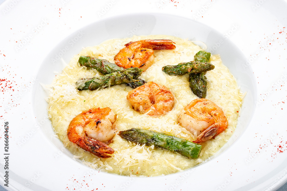 Risotto with parmesan cheese, asparagus and shrimp