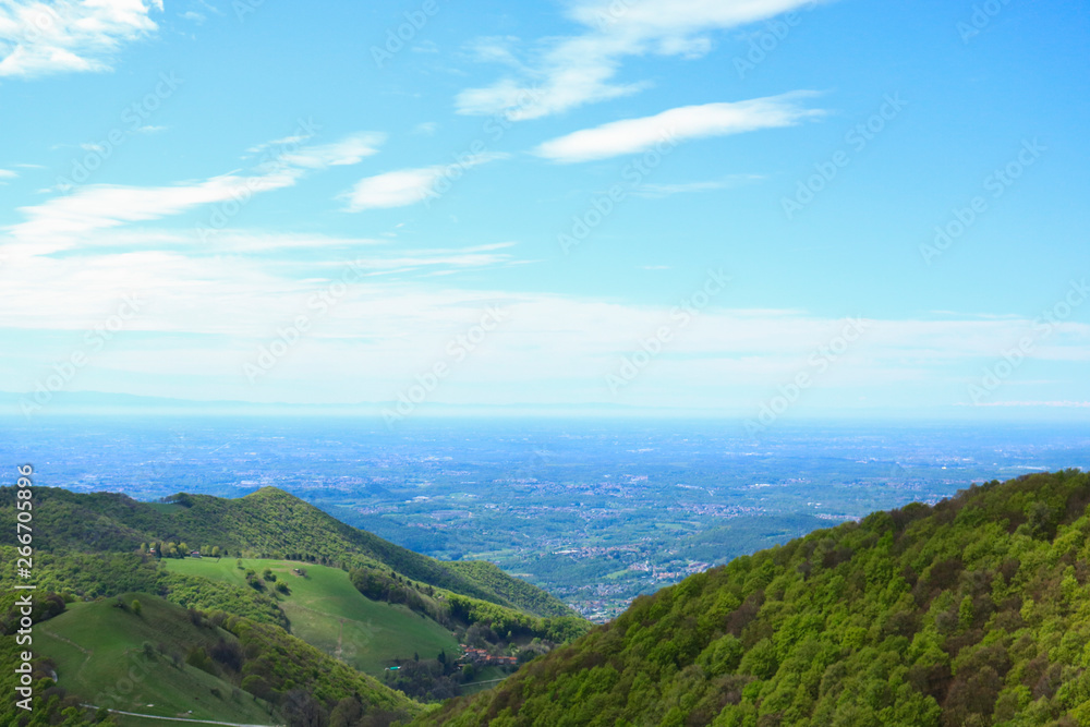 Vista mozzafiato dalla vetta del Monte Generoso, escursioni e viaggi in Svizzera