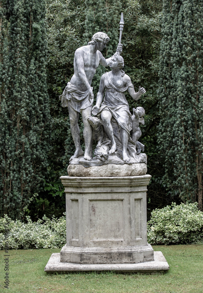 Obraz premium The Garden Statue