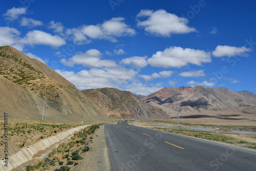 China, Tibet. Mountain road on the way from Dorchen to Shigatse