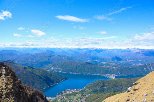 Fototapeta Naklejka Na Ścianę i Meble -  Vista mozzafiato sul lago di Lugano e la Svizzera dalla vetta del Monte Generoso, escursioni e viaggi in Svizzera