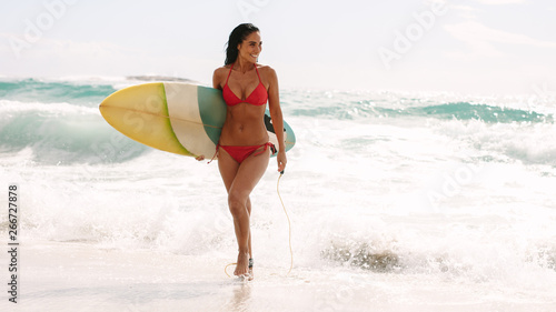 Canvas Print Woman looking happy after water surfing