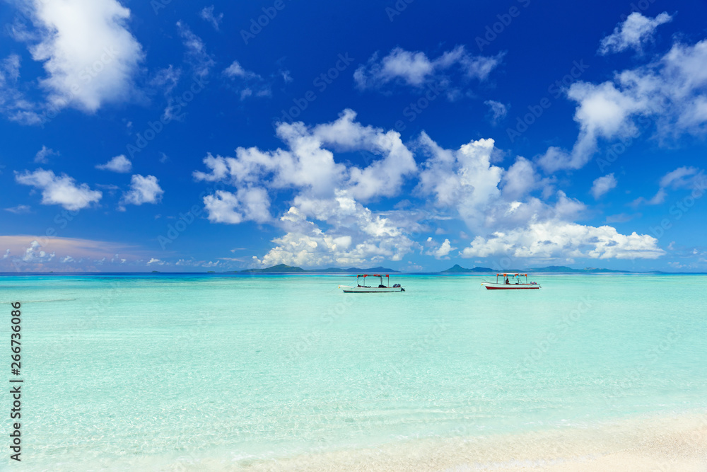 Fototapeta premium Emerald green paradise