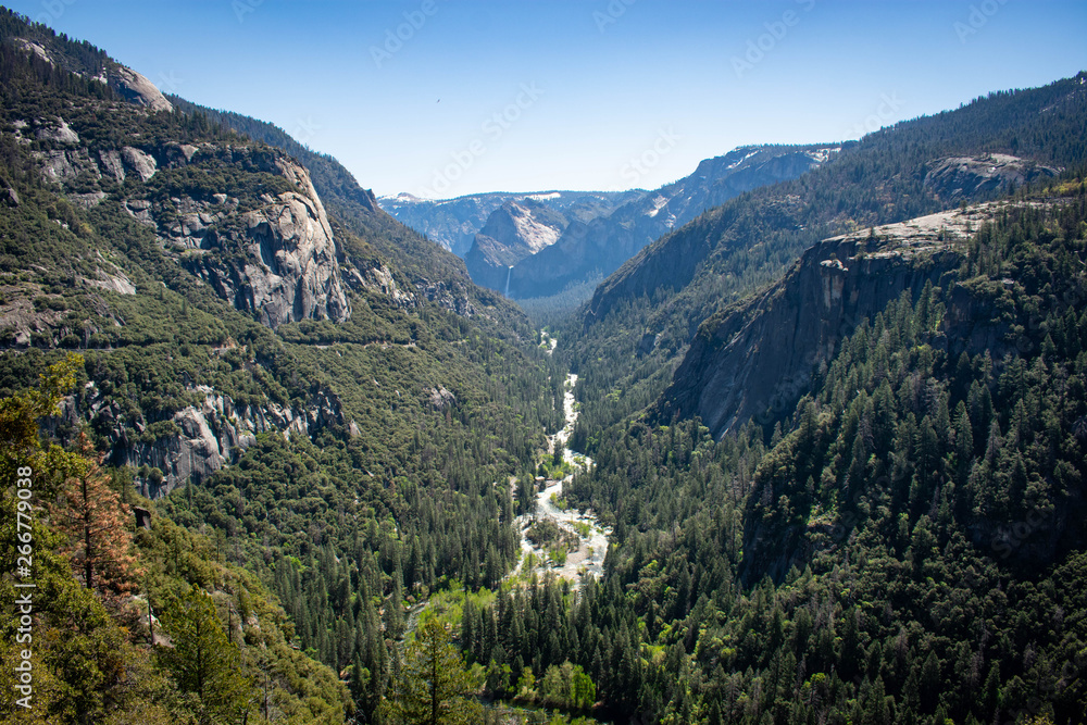 yosemite valley from route 120