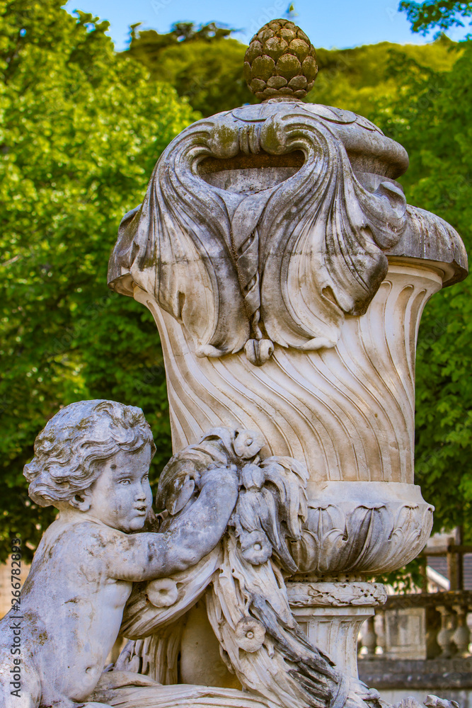 Obraz premium A beautiful fountain in the Jardin de la fontaine in Nimes, France