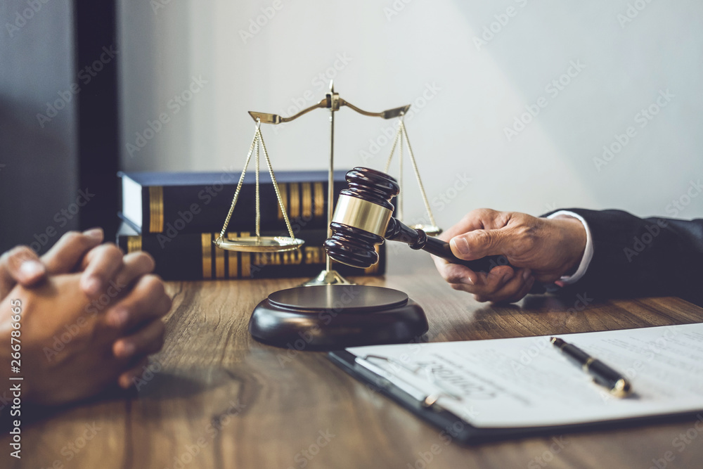 Φωτογραφία Good service cooperation, Consultation of Businesswoman and Male lawyer or judge