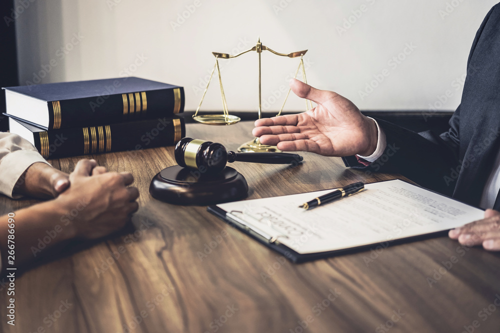 Φωτογραφία Good service cooperation, Consultation of Businesswoman and Male lawyer or judge