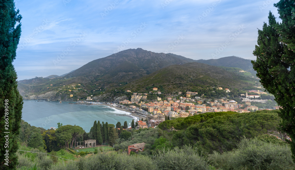 Naklejka premium Wanderweg nach Monterosso al Mare