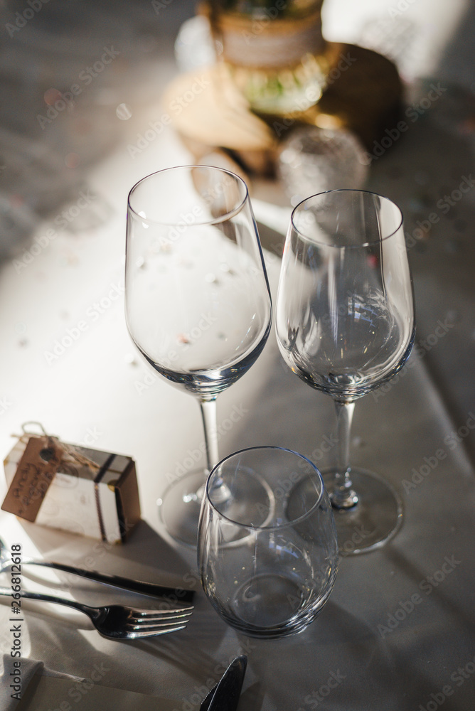 Wine glass with dining set prepare dinner on table in restaurant and cafe