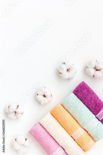 high quality cotton towels set on white background top view mock up © 9dreamstudio