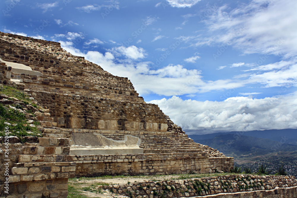 Atzompa, Oaxaca, México. Pirámide
