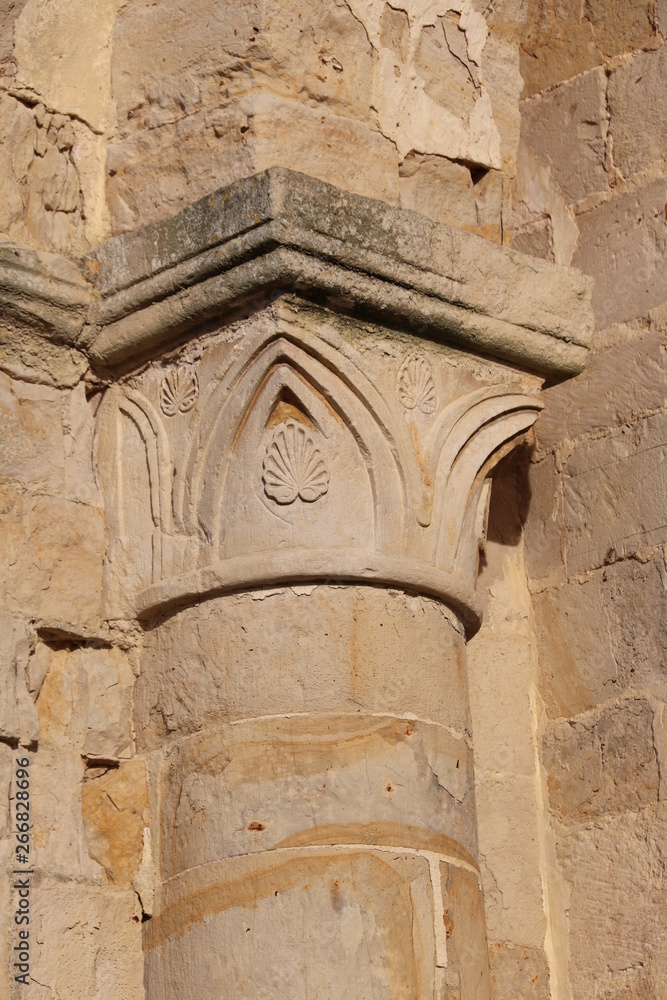 Charente-Maritime - Marans - Chapiteau sur colonne dans l'église Saint-Etienne