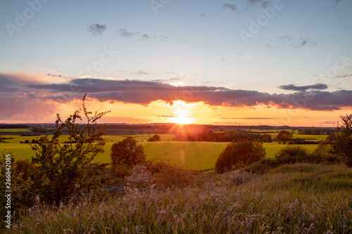 Sonnenuntergang   ber den Rapsfeldern