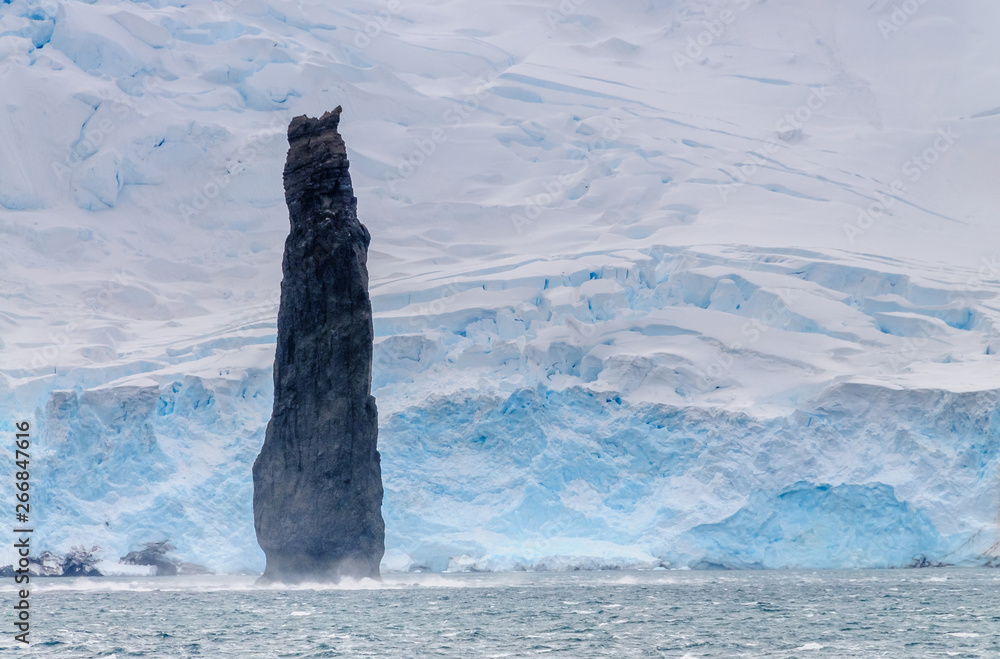 Obraz premium The Astrolabe Needle is a 50 meter tall monolith off the coast of Brabant island, near the Antarctic Peninsula