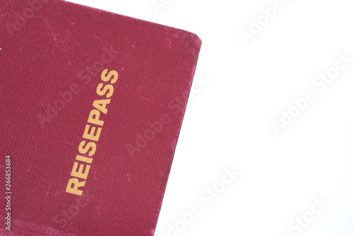 Ein deutscher Reisepass auf weissem Hintergrund