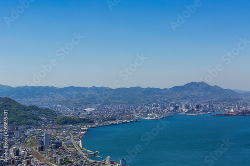 風頭から見た、晴天の関門海峡と北九州市街地