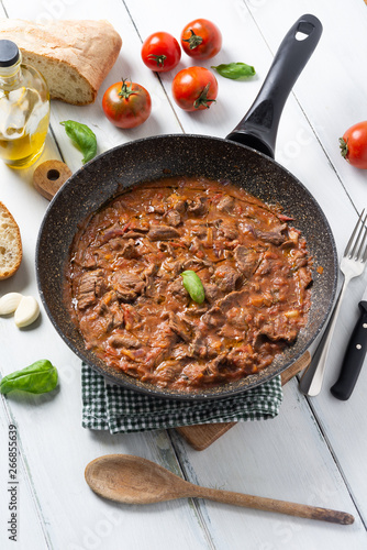 Manzo alla pizzaiola, cucina italiana photo