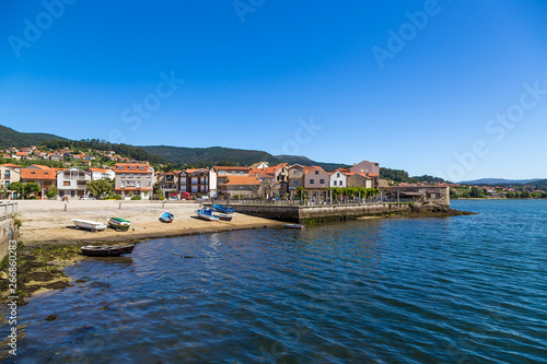 Fototapeta Naklejka Na Ścianę i Meble -  Combarro, Spain. Boat Pier