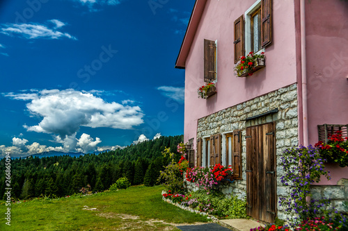 Fototapeta Country house under a windy sky