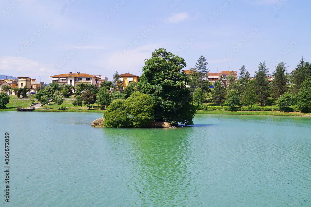 Fototapeta premium Montelleri lake, Vicchio, Tuscany, Italy