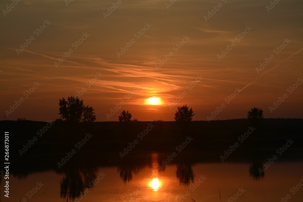 Obraz premium sunset on the lake