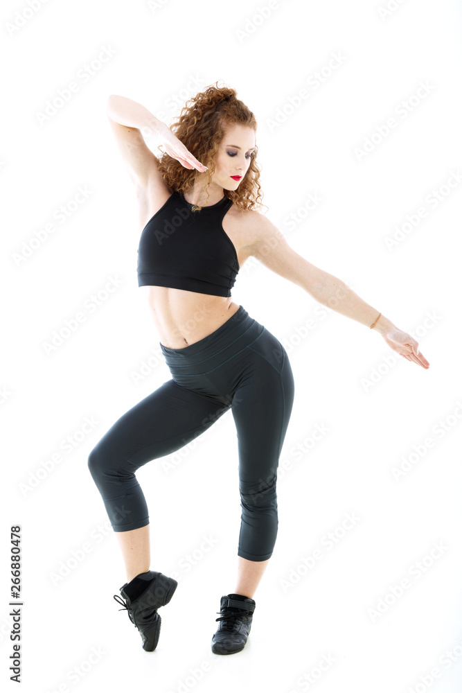junge, hübsche und sportliche Frau die sich gerne bewegt junge, hübsche und sportliche Frau die sich gerne bewegt