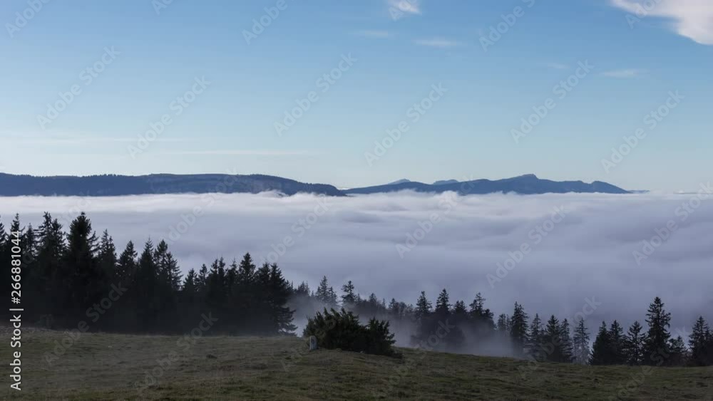 Timelapse de la mer de brouillard sur la plaine, depuis le Jura. Timelapse de la mer de brouillard sur la plaine, depuis le Jura.