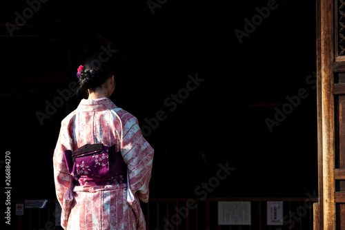 Fille au Kimono au Kodai-Ji