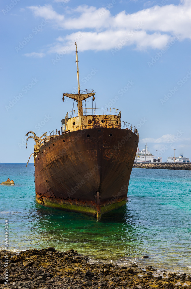 Fototapeta premium Close up view of ship wreck of Temple Hall with the Port of Arrecife in background