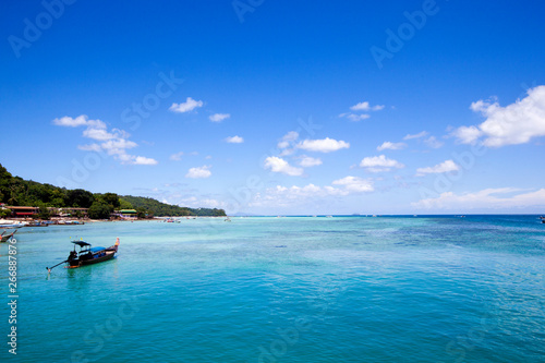 Fototapeta Naklejka Na Ścianę i Meble -  Phi Phi Islands is a famous a vacation spot in Thailand.