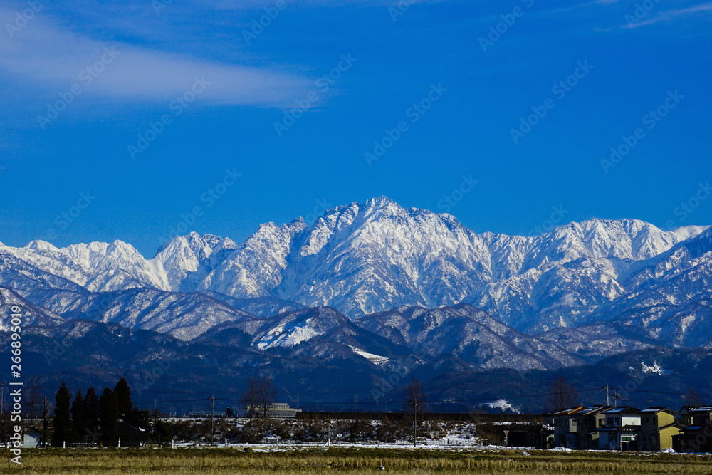 Tateyama Mountain Range seen from Toyama Plain in Japan.  Mt, turugidake.　富山平野から見た立山連峰　剱岳