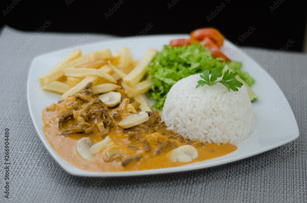 Strogonoff de carne Strogonoff de carne