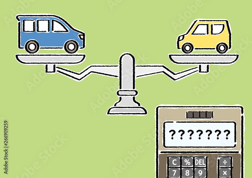 均衡を保つ天秤に乗る軽自動車と普通車、表示画面がはてなの電卓のイラスト