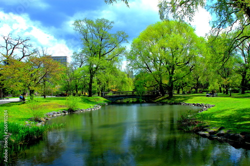 札幌中島公園の春の風景