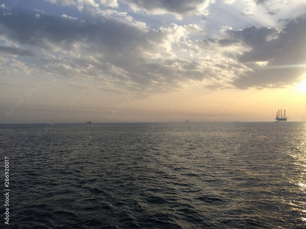 Naklejka premium sunset over the sea