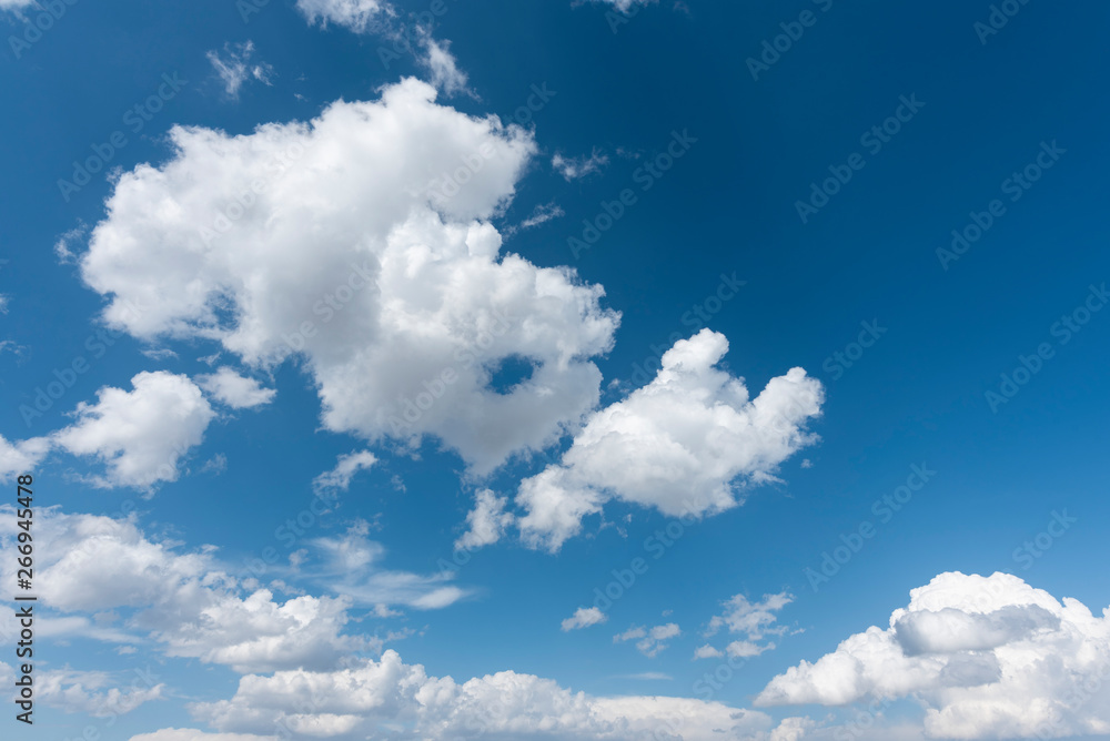 Obraz premium Blue sky and beautiful clouds. 