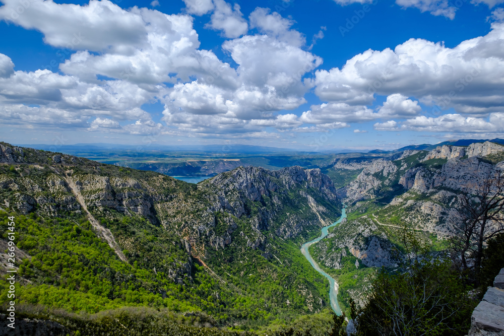 Vue panoramique sur les Gorges du Verdon, Grand Canyon, rive gauche. Aiguines, Provence, France. 