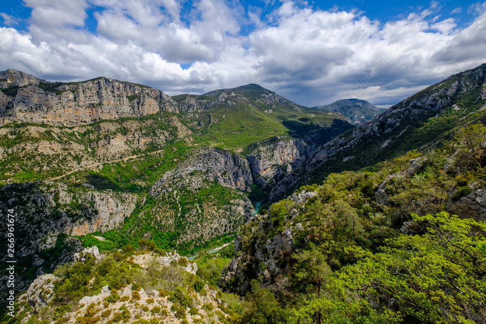 Vue panoramique sur les Gorges du Verdon, Grand Canyon, rive gauche. Aiguines, Provence, France. 